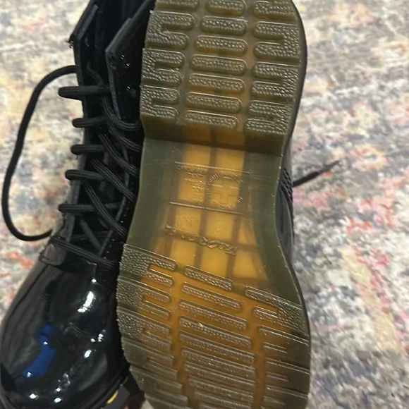 Dr. Martens Airwave Boots black shiny 11821 women's 8 - Picture 3 of 4